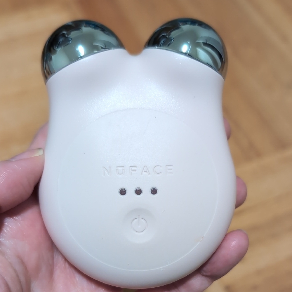 NuFace Toning Device in Cream with Silver Spheres